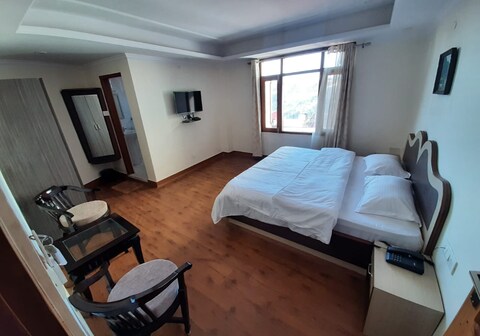 Newlands B&B (500 meters from Mall Road)