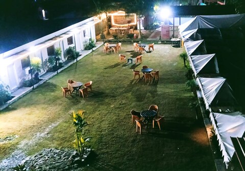 Family & friends resort