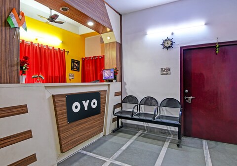 Hotel O Red Rose Near Noapara Metro Station
