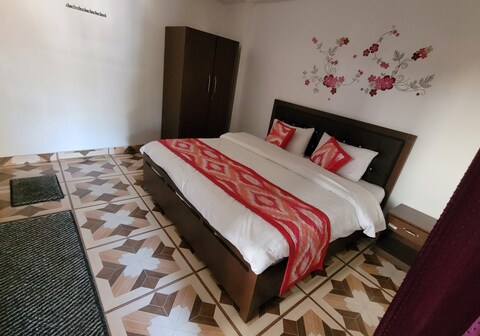 Nainital Home Stay & Restaurant