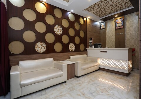 Hotel O Us Residency