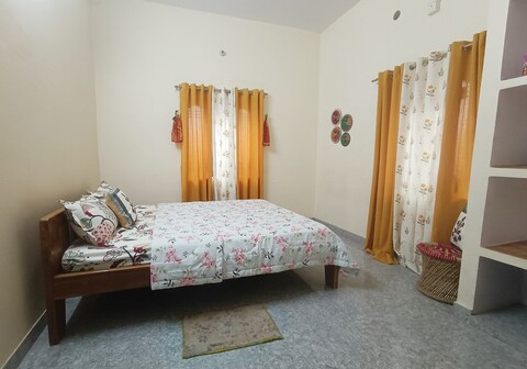 Cozy room in Sarnath with kitchen