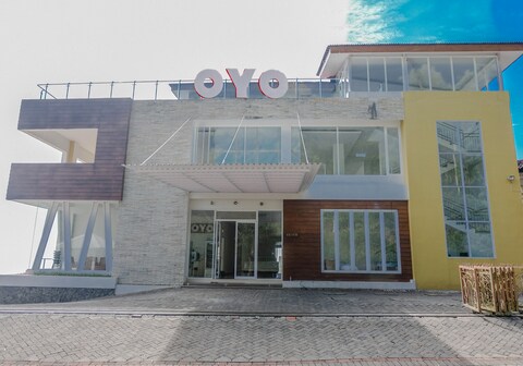 Hotel O Batu near Jatim Park formerly Villa Bukit Panderman Residence