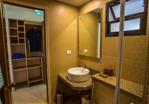 Ddakji Studio Pool Bw Vagator Morjim beach