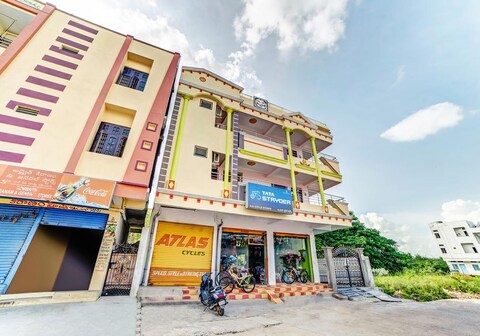 HOTEL SHANMUKHA A/C LODGE