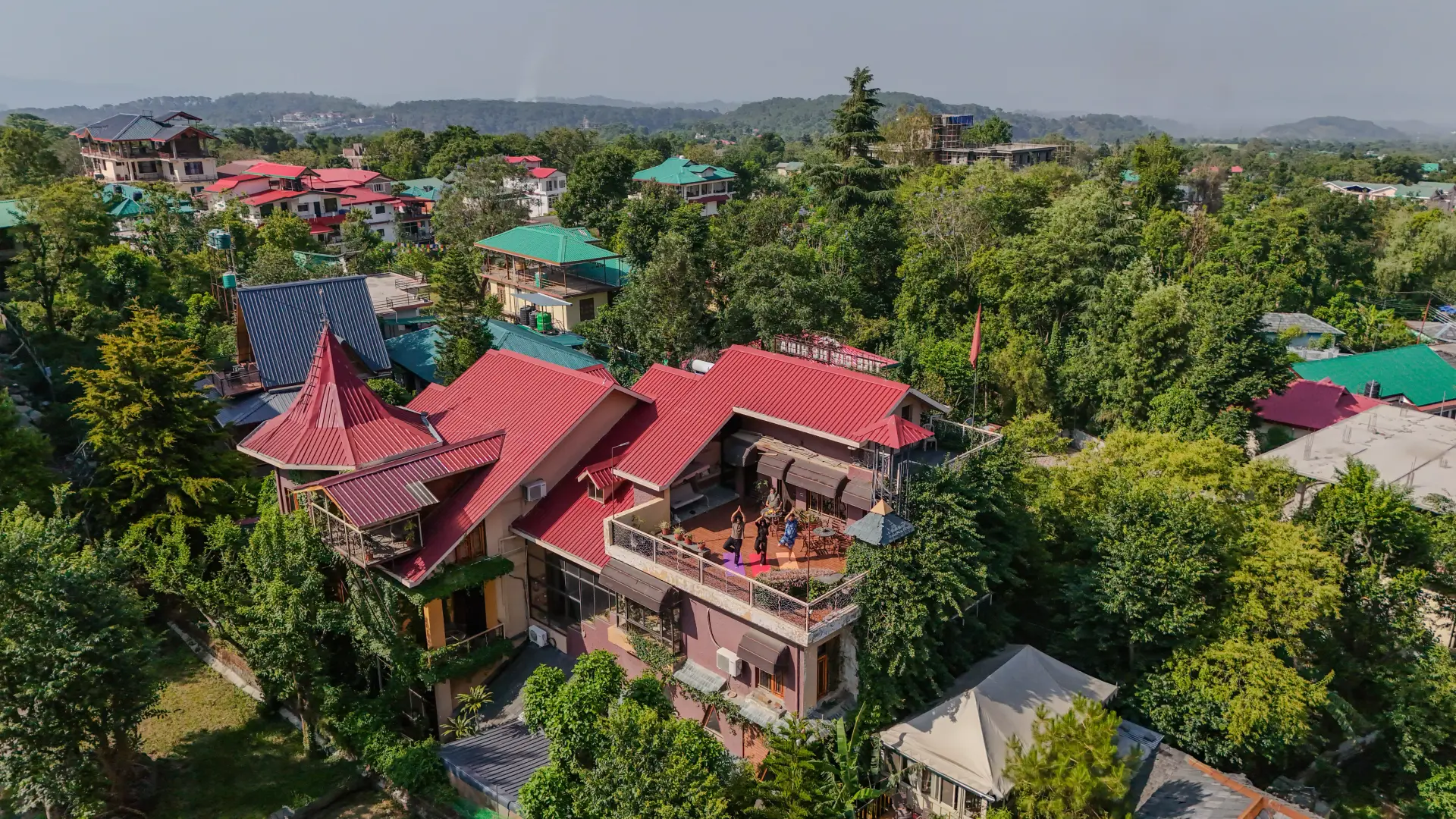 SaffronStays The Divine Hima (Deluxe)