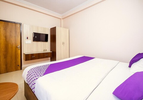 Helo Stay Vivek Vihar Metro Station