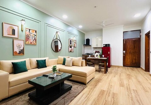 BluO Awesome 1BHK DLF Galleria Market Gym TT