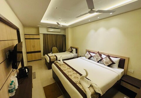 Hotel Pragati Palace