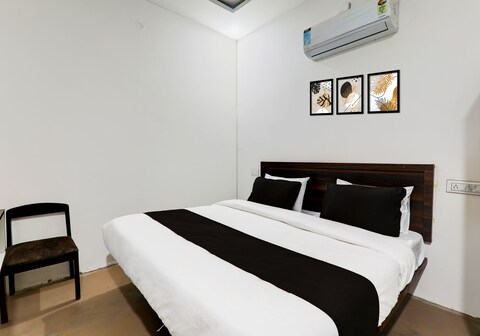 830022 Hotel Park Queen