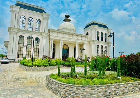 Hotel Sukh Farm 5-minute drive to Banasar Bagh