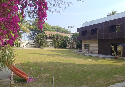 Hotel Varay Express