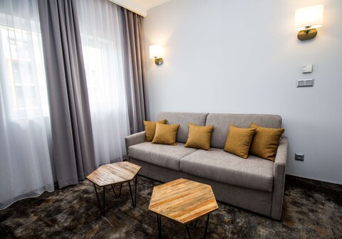 Best Western Plus Premium Inn