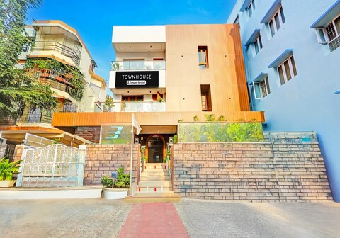Super Townhouse Seethammadhara Junction Formerly Vijaya Residency
