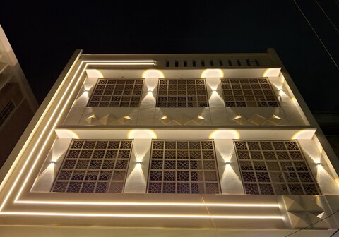 Shri Niwaas Guest House, Varanasi, Near to Kashi Vishwanath Temple and Dasashwamedh Ghat