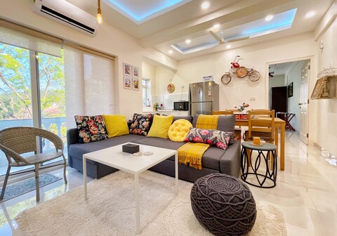 Casa Rio - Stylish 1BHK with Common Pool in Siolim | Hireavilla