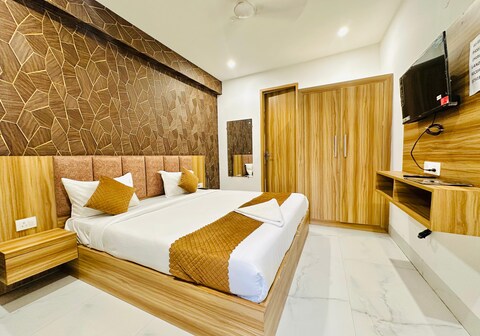 The Precesion Near Delhi IGI Airport