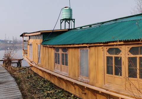 Houseboat kohisar