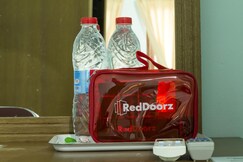 RedDoorz @ Kawasan Industri Jababeka, Bekasi RedDoorz @ Kawasan Industri Jababeka, Bekasi