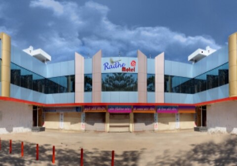 Radhe Motel