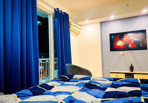 Azura by Urban Landlady, Dlf MyPad
