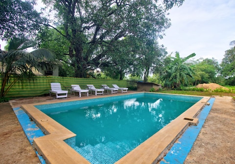 6 BHK Yellow Villa