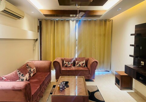 Fortune home service apartment 4 bhk D163 Saket