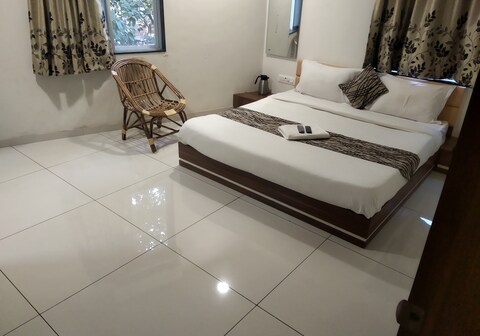 Surbhi Hotel And Restaurant