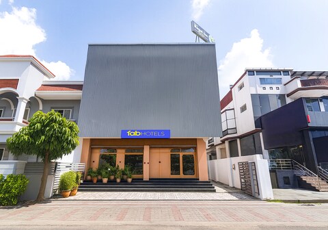 FabHotel Regal Inn