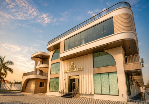 Travinities Hotel - The Royal Palace, Near Airport