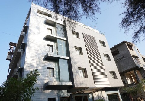 Skylark Business Hotel