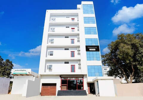 Super Townhouse Balua Road Pahadiya