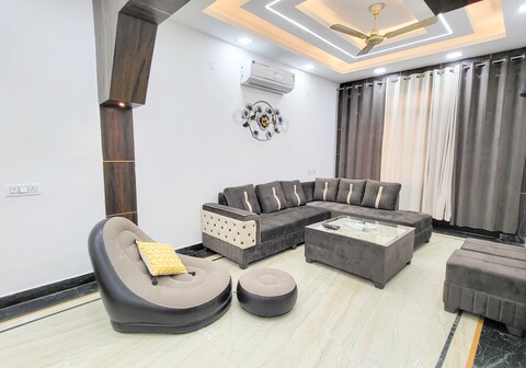 3 BR Home Paschim Vihar Nr Action Balaji Hospital by Vacationbuddy