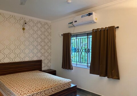 Small Daddy Guest House