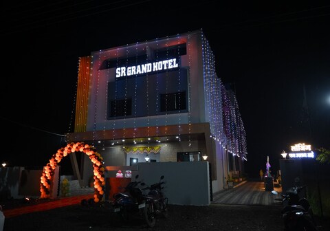 SR GRAND HOTEL