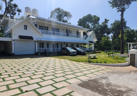 Uthuppan s 2 bedroom first floor with 3 bathrooms