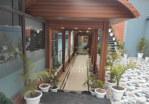Hotel Drive Inn Mussoorie
