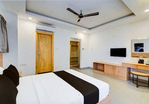 Collection O Eswar Grand Residency