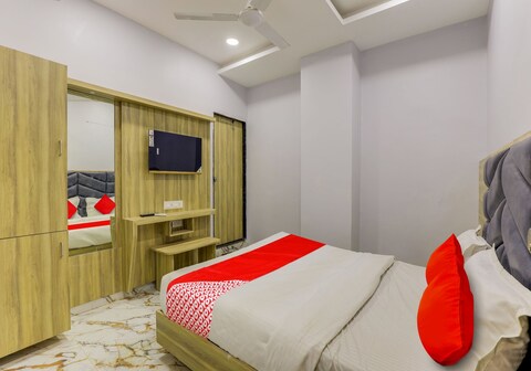 Hotel Krishna Chandkheda