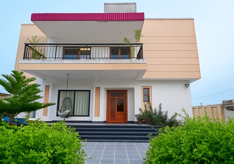 Scenic jungle drive Villa Pool open air screen