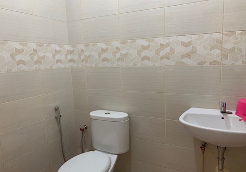 Hotel O Pondok Hitung Near GOR Kalegowa