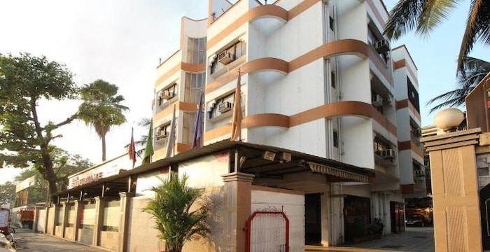 Hotel Golden Palace-20110622170337158 common facade 2