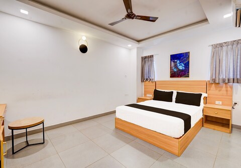 Collection O Eswar Grand Residency