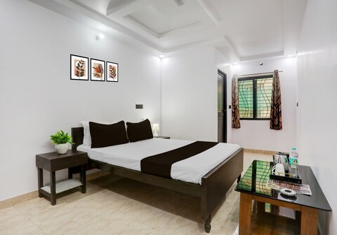 Hotel O by OYO Swarun and Banquet Hall Gulzarbagh Station Bus Stop