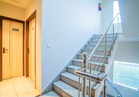 Hotel Snooze 200 meters from Terminal 2