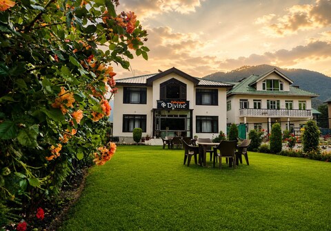 Hotel Divine by Mount View - Riverfront Paradise