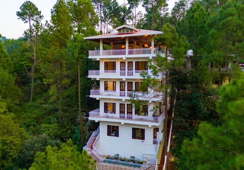 7BHK in Dharampur Food Available No AC required