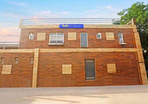 FabHotel Vasant Villa