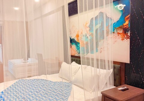 The Royal Cayetana Studio