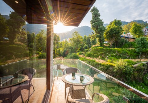 Alt Life Luxe - Himalayan Crown - Dharamkot Mcleodganj